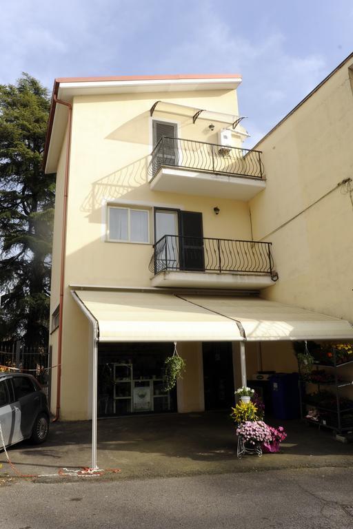 Casa Vacanza La Rondine Valmontone Exterior foto